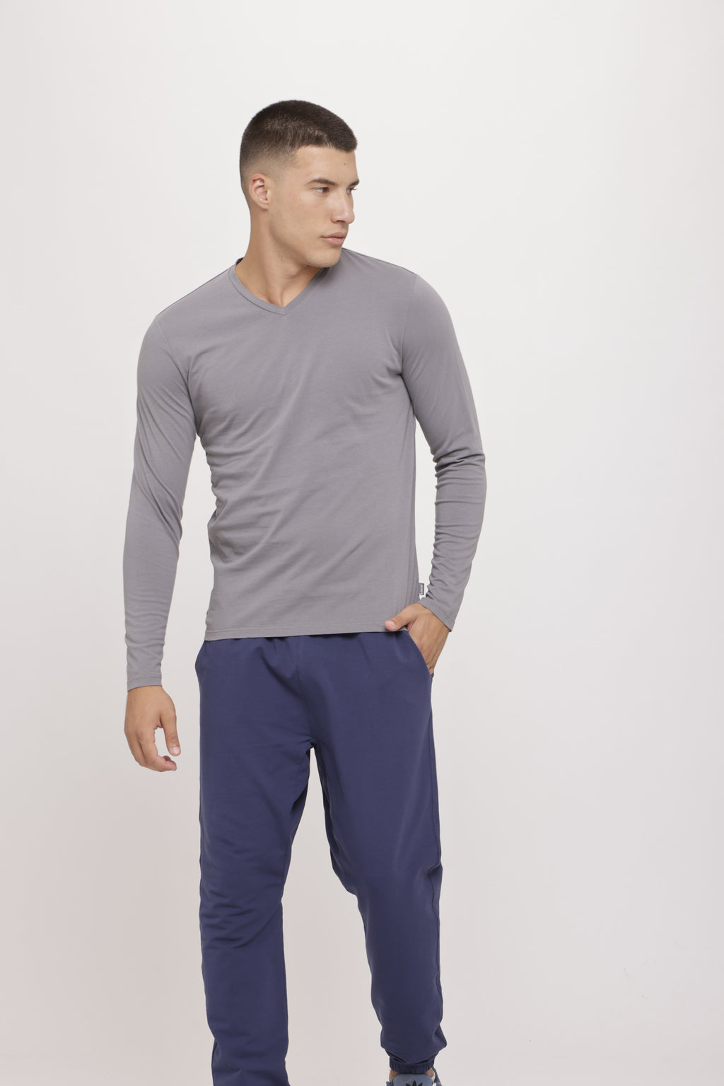 Men’s Basic Long-Sleeve V-Neck Cotton Top